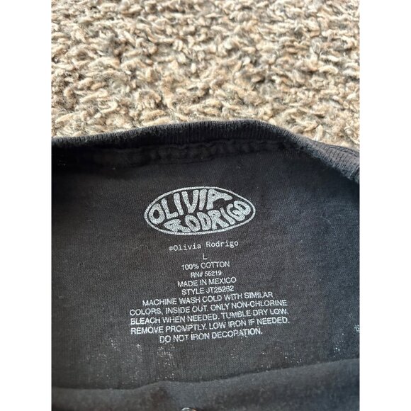 OLIVIA RODRIGO "SOUR" Black Tour T-shirt SIZE LARGE - Picture 3 of 5
